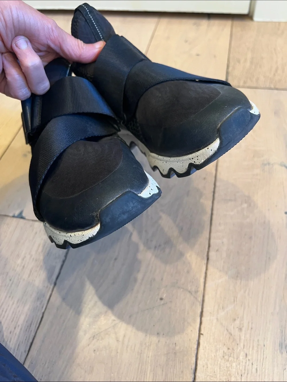 Sorel Women’s Black Slip-On Athletic Sneakers 6.5